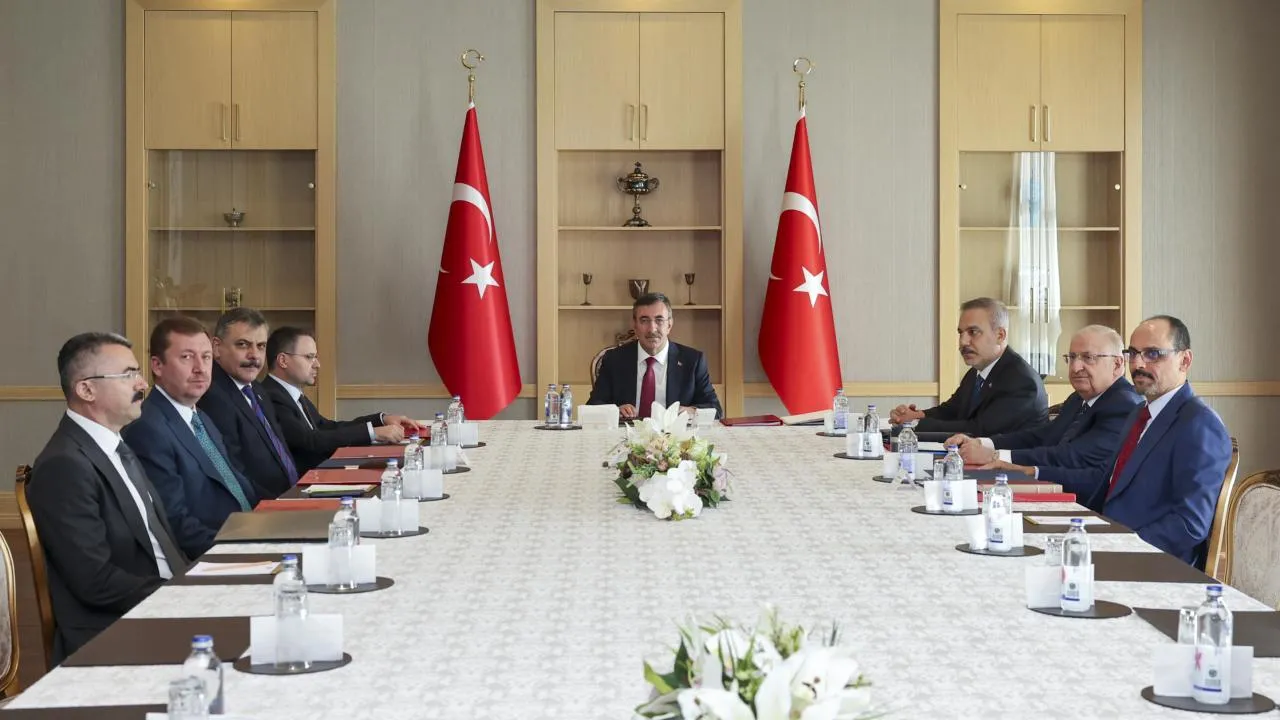 Aziz İhsan Aktaş davasında karar: Örgütten beraat, rüşvete hapis!