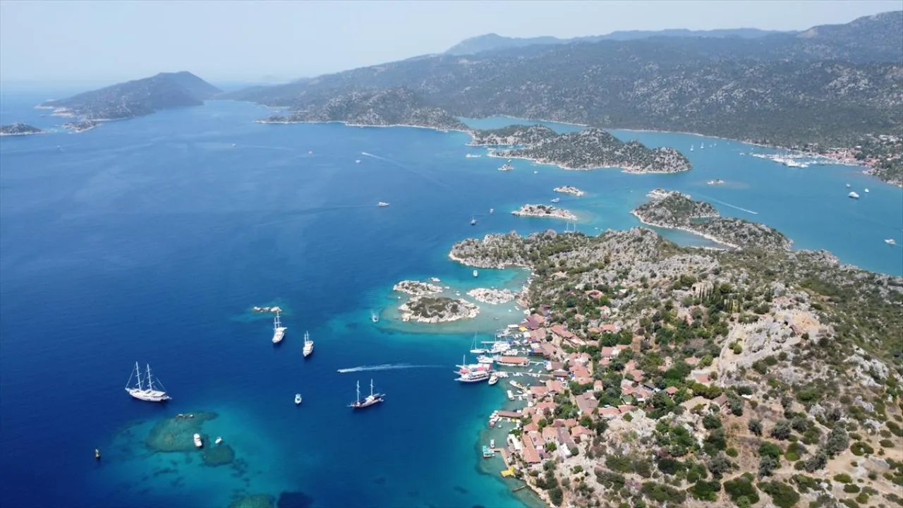 Antalya'da Turizmde Çılgın Rekor: 10 Milyon Turist Barajı Geçildi!