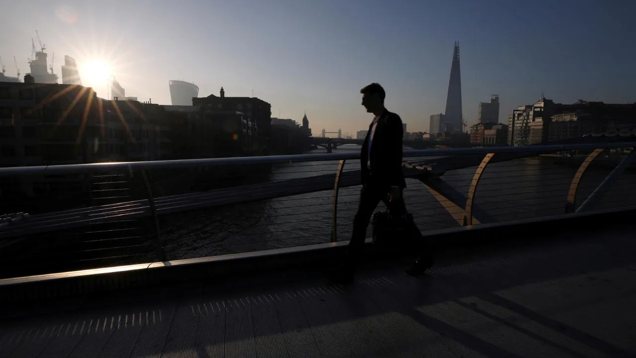 Londra'nın Kalabalık Sokaklarında Yalnızlık Krizi: 8 Yılda Daha da Derinleşti!